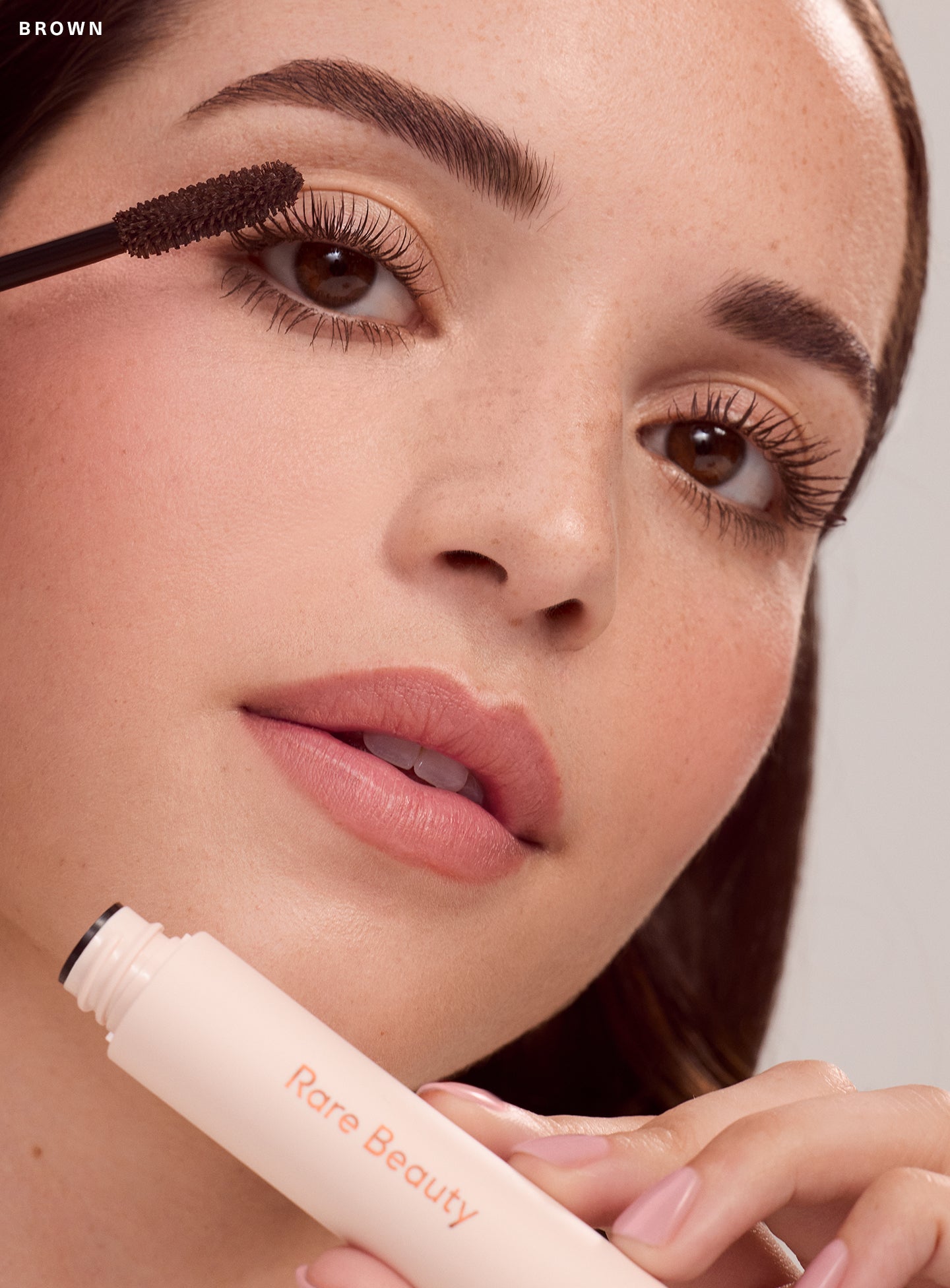 Perfect Strokes Universal Volumizing Mascara - Brown - Image 9