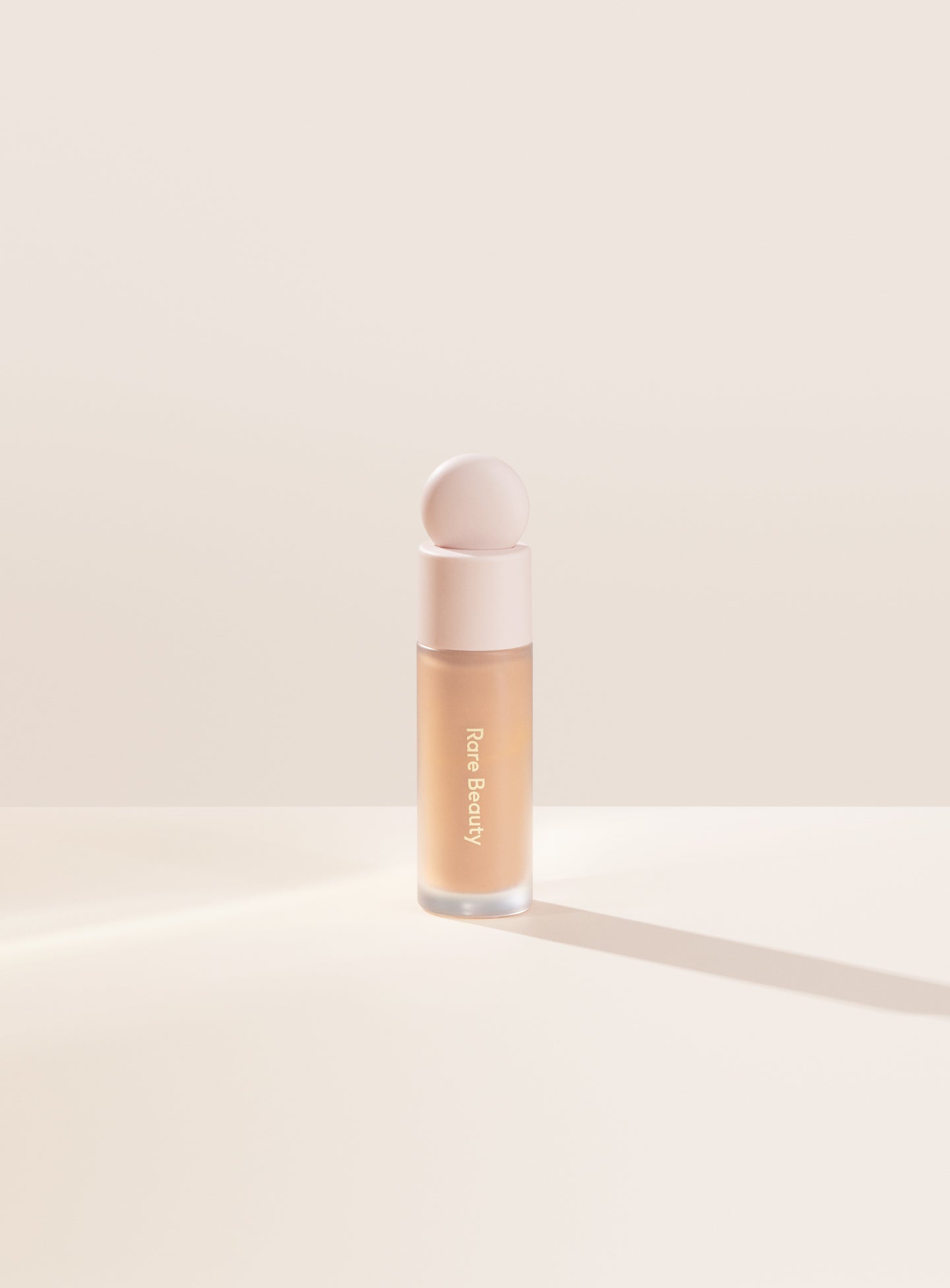 Liquid Touch Brightening Concealer - Image 9